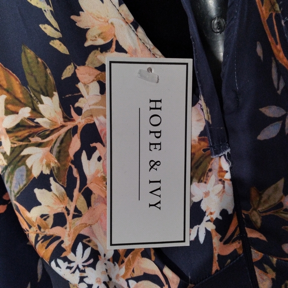 NWT - HOPE & IVY Kimono Style Dress - Picture 5 of 6